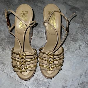 Great condition! It’s a little small for me!